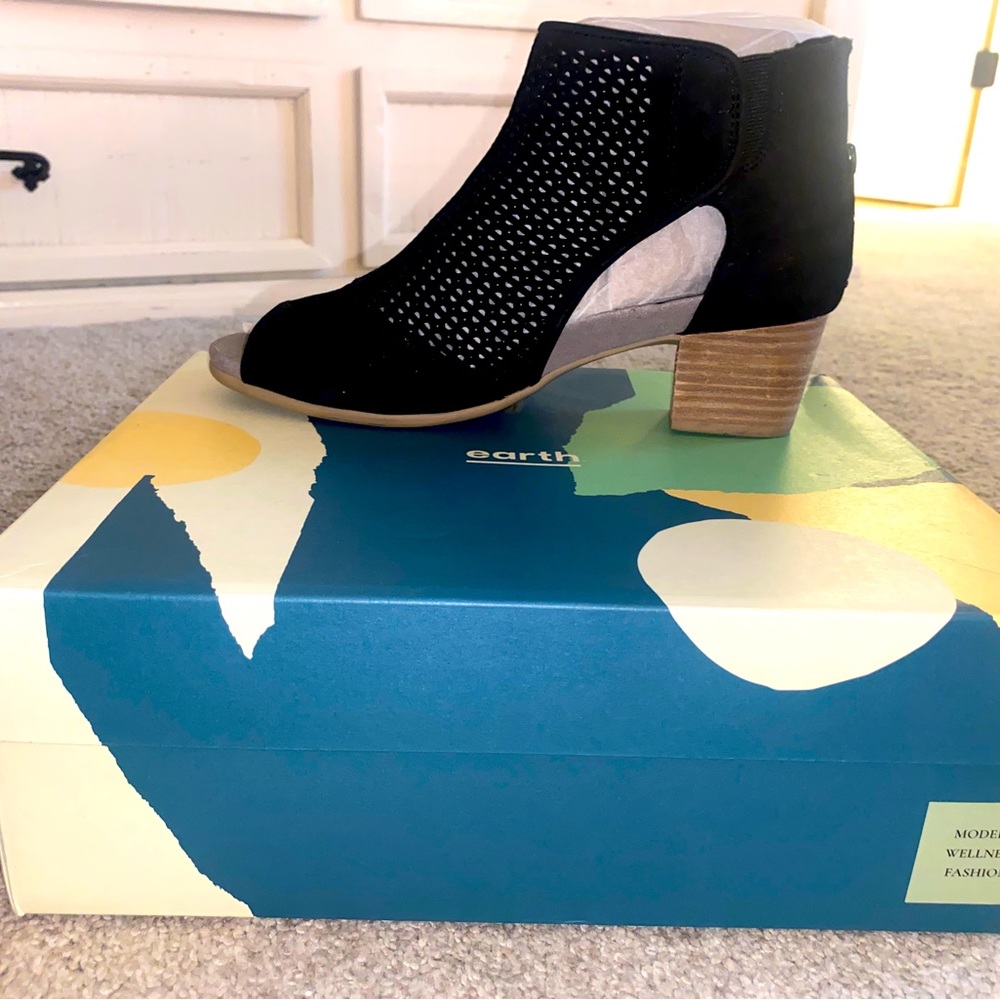 EARTH IVY SAHARA HEELED BOOTS